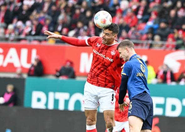 Soccer 2 Bundesliga Season 2025 26 1 FC Kaiserslautern 23 11 2025 Fritz Walter Stadion 1 FC Kaiserslautern fck Holstein Kiel ki Ivan PRTAJIN 1 FC Kaiserslautern , li Carl JOHANNSSON Holstein Kiel 1 FC Kaiserslautern