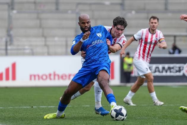 Meghon Valpoort SGV Freiberg, 77 in duel with Noah Wagner SC Freiburg II, 25 , Germany, Soccer, Regionalliga Südwest, Matchday 18, 2025 2026, SC Freiburg II vs SGV Freiberg, 23 11 2025, Dreisamstadion, Freiburg, Germany DFB REGULATIONS PROHIBIT ANY USE OF PHOTOGRAPHS AS IMAGE SEQUENCES AND OR QUASI VIDEO Freiburg Dreisamstadion Baden Wuerttemberg Germany Copyright: xArnexAmbergx