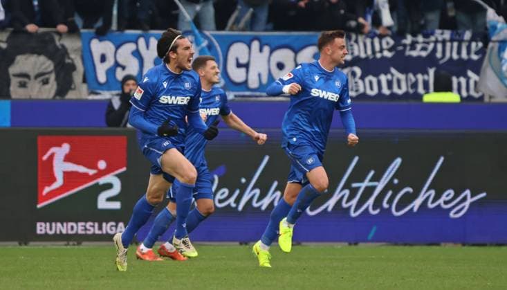 23 11 2025, Football, Men, 2 Bundesliga, Season 2025 2026, Karlsruher SC SV 07 Elversberg, Roko Simic Karlsruher SC celebrates his goal for 1 1 Karlsruhe BBBank Wildpark Baden Württemberg Germany DEU Copyright: xFabianxKleerx