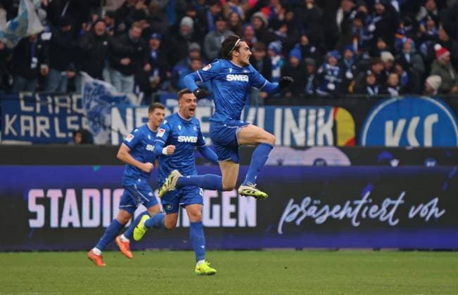 23 11 2025, Football, Men, 2 Bundesliga, Season 2025 2026, Karlsruher SC SV 07 Elversberg, Roko Simic Karlsruher SC celebrates his goal for 1 1 Karlsruhe BBBank Wildpark Baden Württemberg Germany DEU Copyright: xFabianxKleerx