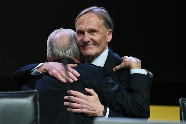 General Meeting Borussia Dortmund on 23 11 2025 in the Westfalenhalle in Dortmund Dr Reinhold Lunow President Dortmund , left Hans Joachim Watzke Chairman of the Management Dortmund , right xRx