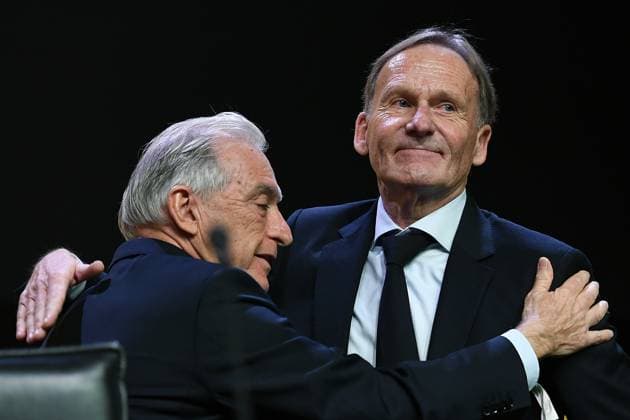 General Meeting Borussia Dortmund on 23 11 2025 in the Westfalenhalle in Dortmund Dr Reinhold Lunow President Dortmund , left Hans Joachim Watzke Chairman of the Management Dortmund , right xRx