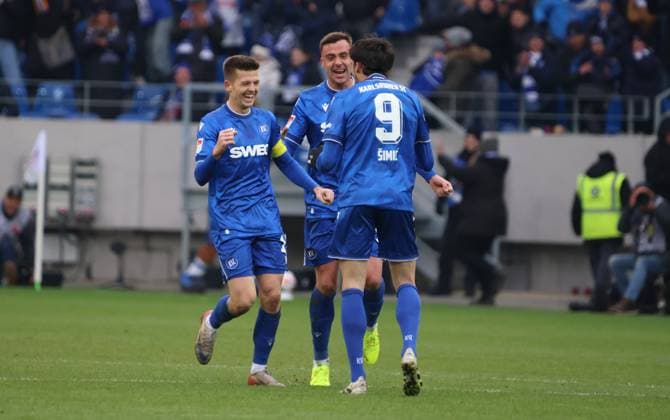 23 11 2025, Football, Men, 2 Bundesliga, Season 2025 2026, Karlsruher SC SV 07 Elversberg, Goal celebration of Karlsruher SC after the goal to 1 1 by Roko Simic Karlsruher SC Karlsruhe BBBank Wildpark Baden Württemberg Germany DEU Copyright: xFabianxKleerx
