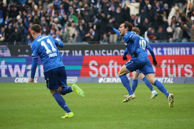 23 11 2025, Football, Men, 2 Bundesliga, Season 2025 2026, Karlsruher SC SV 07 Elversberg, Goal celebration to 1 1, Goalscorer Roko Simic Karlsruher SC Karlsruhe BBBank Wildpark Baden Württemberg Germany DEU Copyright: xSebastianxBachx