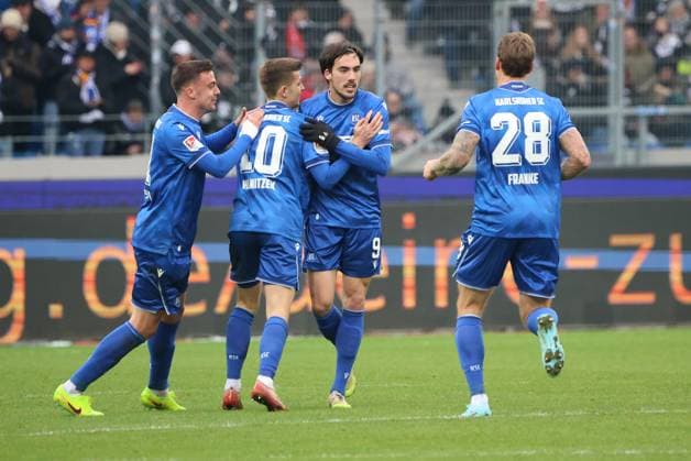 23 11 2025, Football, Men, 2 Bundesliga, Season 2025 2026, Karlsruher SC SV 07 Elversberg, Goal celebration to 1 1, Goalscorer Roko Simic Karlsruher SC Karlsruhe BBBank Wildpark Baden Württemberg Germany DEU Copyright: xSebastianxBachx
