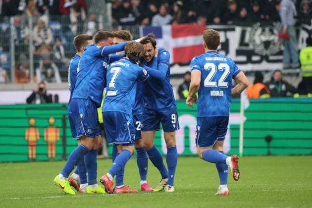 23 11 2025, Football, Men, 2 Bundesliga, Season 2025 2026, Karlsruher SC SV 07 Elversberg, Goal celebration to 1 1, Goalscorer Roko Simic Karlsruher SC Karlsruhe BBBank Wildpark Baden Württemberg Germany DEU Copyright: xSebastianxBachx