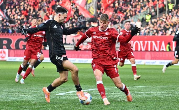 23 11 2025 Soccer Season 2025 2026 2 Soccer Bundesliga 13 Matchday 1 FC Nürnberg FCN Club DSC Arminia Bielefeld Sportfoto Zink xwoxzix DFL regulations prohibit any use of photographs as image sequences and or quasi video only for editorial use Berkay Yilmaz 21, 1 FC Nürnberg FCN Julian Kania 7, Arminia Bielefeld