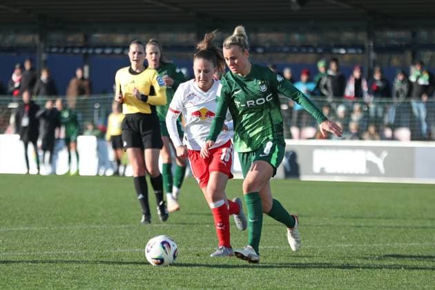 Google Pixel Womens Bundesliga, RB Leipzig VfL Wolfsburg 23 11 2025 Lena Lattwein 8, VfL Wolfsburg vs Annabel Schasching 16, RB Leipzig Football, Google Pixel Womens Bundesliga, Season 2025 2026, 11 Matchday RB Leipzig vs VfL Wolfsburg on 23 11 2025, Training Center Cottaweg, Leipzig DFB REGULATIONS PROHIBIT ANY USE OF PHOTOGRAPHS AS IMAGE SEQUENCES AND OR QUASI VIDEO Copyright: xBEAUTIFULxSPORTS JanxKaeferx