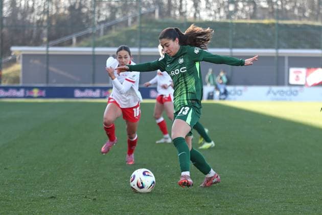 Google Pixel Frauen Bundesliga, RB Leipzig VfL Wolfsburg 23 11 2025 Judit Pujols 33, VfL Wolfsburg Fußball, Google Pixel Frauen Bundesliga, Saison 2025 2026, 11 Spieltag RB Leipzig vs VfL Wolfsburg am 23 11 2025, Trainingszentrum Cottaweg, Leipzig DFB REGULATIONS PROHIBIT ANY USE OF PHOTOGRAPHS AS IMAGE SEQUENCES AND OR QUASI VIDEO Copyright: xBEAUTIFULxSPORTS JanxKaeferx