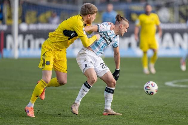 Fight for the ball duel between Joel Bichsel 1 FC Saarbruecken, 27 and Sigurd Haugen TSV 1860 Muenchen, 22 GER, TSV 1860 Muenchen vs 1 FC Saarbruecken, Football, 3 Bundesliga, Matchday 15, Season 2025 2026, 23 11 2025 DFL DFB REGULATIONS PROHIBIT ANY USE OF PHOTOGRAPHS as IMAGE SEQUENCES and or QUASI VIDEO GER, TSV 1860 Muenchen vs 1 FC Saarbruecken, Football, 3 Bundesliga, Matchday 15, Season 2025 2026, 23 11 2025 Muenchen Copyright: xEibner-Pressefoto HeikexFeinerx EP_HFR