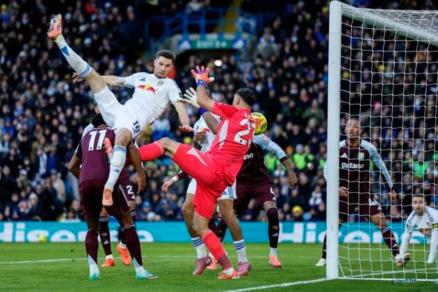 Leeds United v Aston Villa - Premier League Anton Stach of Leeds United in the air as Lukas Nmecha of Leeds United scores 1st goal past Emiliano Martinez, goalkeeper of Aston Villa during the Premier League match between Leeds United and Aston Villa at Elland Road on November 23, 2025 in Leeds, England. Leeds Elland Road England United Kingdom Copyright: xRichardxSellers Sportsphoto APLx 14142412
