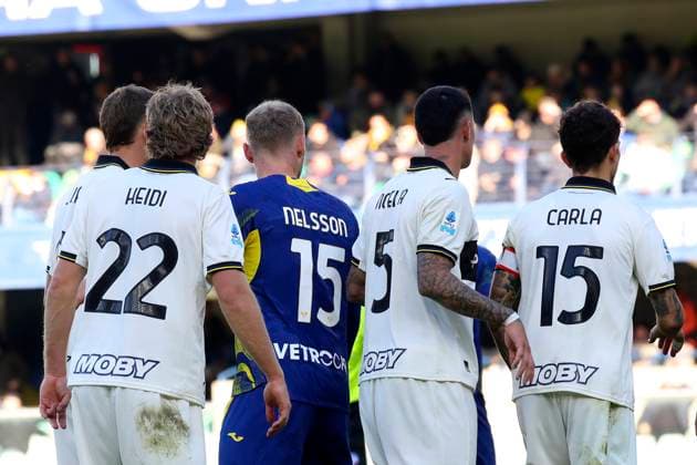 UNROSSOALLAVIOLENZA25 during the Serie A soccer match between Hellas Verona and Parma at the Bentegodi Stadium in Verona, north west Italy - Sunday , November 23 , 2025. - Soccer .  Copyright: xPaolaxGarbuio Lapressex