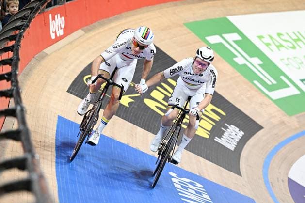 Belgian Lindsay De Vylder and Belgian Fabio Van Den Bossche pictured in action during the last day of the Zesdaagse Vlaanderen-Gent six-day indoor Track cycling, Rad, Radsport, Bahnrad, Bahn event at the indoor cycling arena t Kuipke, Sunday 23 November 2025, in Gent. MAARTENxSTRAETEMANS  x143648561x