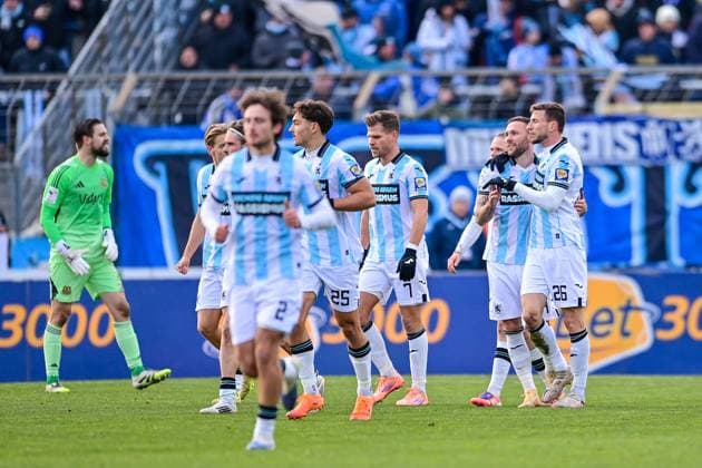 Player of TSV 1860 Muenchen with goal celebration, celebration, goal celebration, celebrate the goal, goal, celebration, celebration about the goal to 2 0, optimistic, action, action, 23 11 2025, Munich Germany , Football, 3 Liga, TSV 1860 München 1 FC Saarbrücken, DFB DFL REGULATIONS PROHIBIT ANY USE OF PHOTOGRAPHS AS IMAGE SEQUENCES AND OR QUASI VIDEO xslx