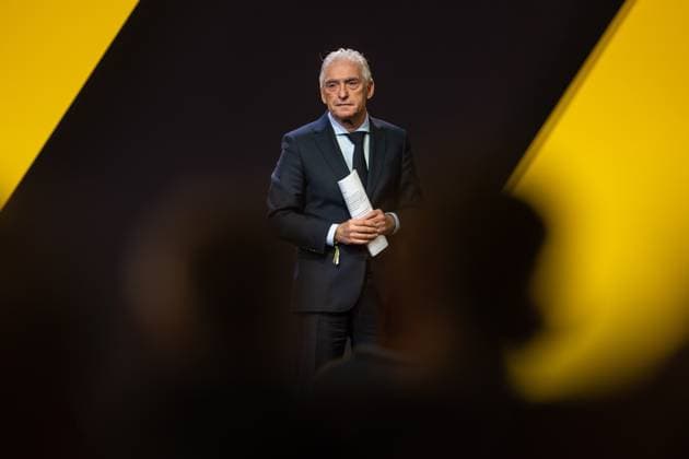 23 11 2025, Football, Season 2025 2026, 1 Bundesliga, General Meeting Borussia Dortmund, Much applause for President Dr Reinhold Lunow Borussia Dortmund after his speech, Dortmund Messe Wetsfalenhalle NRW Germany xRHR PHOTO DEx Copyright: DennisxEwert RHR-FOTOx RHR-FOTO DE