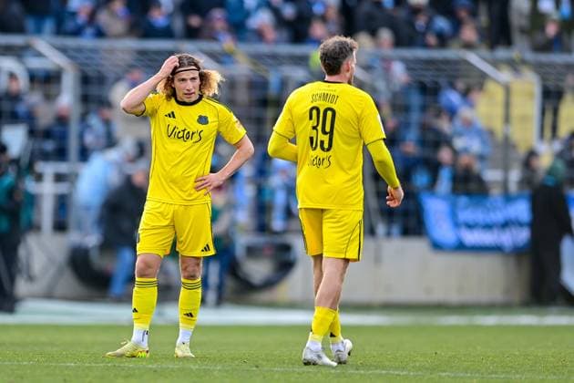 from left Tim Civeja Saarbruecken, 23 and Patrick Schmidt Saarbruecken, 39 looking disappointed after the match, disappointment, frustration, disappointed, pessimistic, 23 11 2025, Munich Germany , Football, 3 Liga, TSV 1860 München 1 FC Saarbrücken, DFB DFL REGULATIONS PROHIBIT ANY USE OF PHOTOGRAPHS AS IMAGE SEQUENCES AND OR QUASI VIDEO xslx