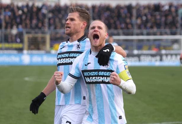 1860 Muenchen 7 Florian NIEDERLECHNER and goalscorer 1860 Muenchen 5 Thore JACOBSEN after scoring 2 0 Soccer 1860 Saarbruecken 3 Soccer League, TTSV 1860 München 1 FC Saarbrücken, Matchday 15, Season 2025 2026, on 23 11 2025 in Munich, S T A D I O N A N D E R G R U E N W A L D E R S T R A S S E, Germany Source Copyright Credit Oryk HAIST xFUSSBALL-1860-SAARBRUECKENx