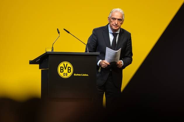 23 11 2025, Football, Season 2025 2026, 1 Bundesliga, General Meeting Borussia Dortmund, President Dr Reinhold Lunow Borussia Dortmund leaves the stage after his last speech, Dortmund Messe Wetsfalenhalle NRW Germany xRHR PHOTO DEx Copyright: DennisxEwert RHR-FOTOx RHR-FOTO DE