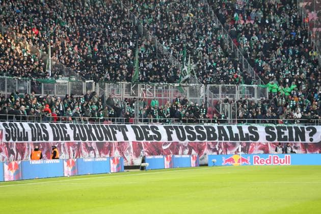 1 Soccer Bundesliga RB Leipzig vs Werder Bremen, 23 11 2025 LEIPZIG, GERMANY NOVEMBER 23 Fan protest in the fan block of Werder Bremen during the Bundesliga match between RB Leipzig vs Werder Bremen at the Red Bull Arena on matchday 11 of Bundesliga 1 on November 23, 2025 in Leipzig, Germany DFL REGULATIONS PROHIBIT ANY USE OF PHOTOGRAPHS AS IMAGE SEQUENCES AND OR QUASI VIDEO Copyright: xBEAUTIFULxSPORTS JanxKaeferx