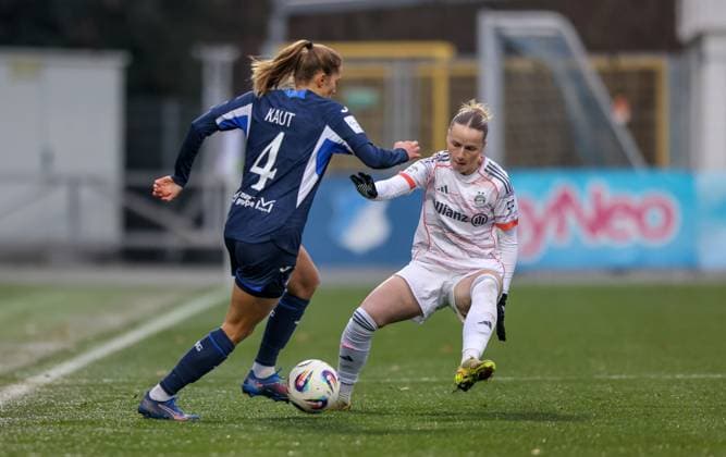 DEU, Hoffenheim, TSG Hoffenheim vs FC Bayern München, Google Pixel Bundesliga, DFB, Saison 2526, Dietmar Hopp Stadion, 11 Spieltag, im Bild v l n r Lisann Kaut Hoffenheim 4 , Franziska Kett Bayern München 20 DFB DFL REGULATIONS PROHIBIT ANY USE OF PHOTOGRAPHS AS IMAGE SEQUENCES AND OR QUASI VIDEO, 23 11 2025, Copyright: HMBxMedia HendrikxHamelau