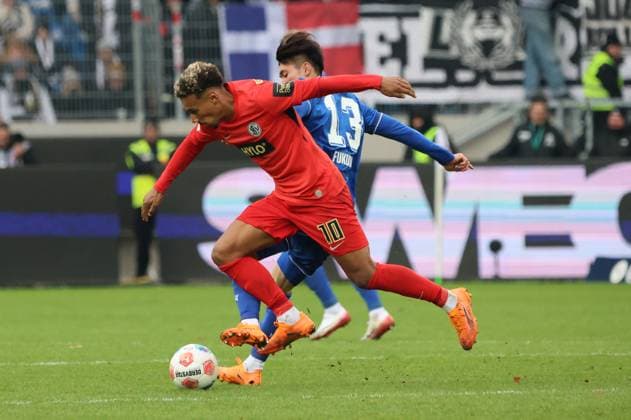 23 11 2025, Football, Men, 2 Bundesliga, Season 2025 2026, Karlsruher SC SV 07 Elversberg, Bambase Conte SV 07 Elversberg , Shio Fukuda Karlsruher SC Karlsruhe BBBank Wildpark Baden Württemberg Germany DEU Copyright: xSebastianxBachx