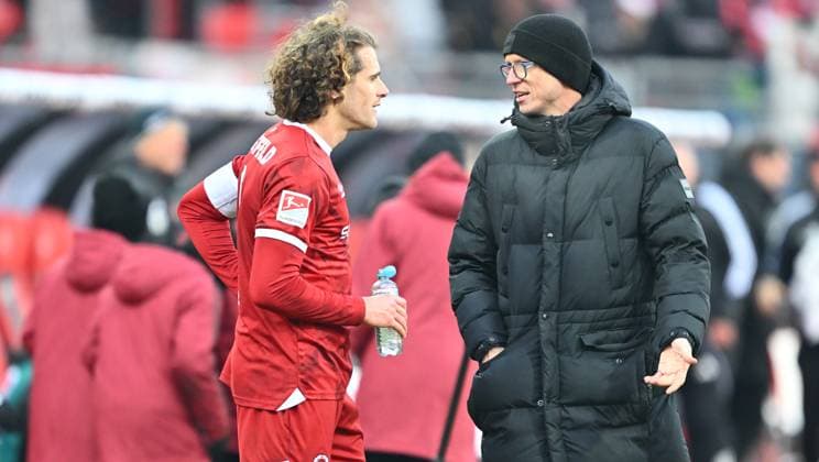 23 11 2025 Soccer Season 2025 2026 2 Soccer Bundesliga 13 Matchday 1 FC Nürnberg FCN Club DSC Arminia Bielefeld Sportfoto Zink xwoxzix DFL regulations prohibit any use of photographs as image sequences and or quasi video only for editorial use Mael Corboz 6, Arminia Bielefeld Michael Mutzel Sports Director Arminia Bielefeld after the end of the match