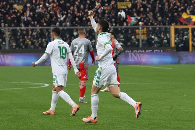 Matias Soule Roma s jubilates after scoring the goal 0-1 during the Serie A soccer match between Cremonese and Roma at the Giovanni Zini Stadium in Cremona Italy - Sunday, 25 november 2025. - Soccer .  Copyright: xAlbertoxMariani LaPressex
