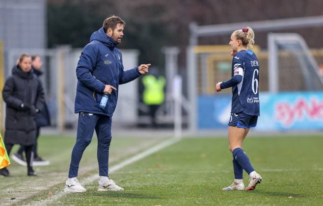 DEU, Hoffenheim, TSG Hoffenheim vs FC Bayern Munich, Google Pixel Bundesliga, DFB, Season 2526, Dietmar Hopp Stadion, 11 Matchday, in the picture Vanessa Diehm Hoffenheim 6 scores the goal to 1 0, cheers and joy, conversation with Thomas Johrden coach TSG Hoffenheim afterwards DFB DFL REGULATIONS PROHIBIT ANY USE OF PHOTOGRAPHS AS IMAGE SEQUENCES AND OR QUASI VIDEO, 23 11 2025, Copyright: HMBxMedia HendrikxHamelau
