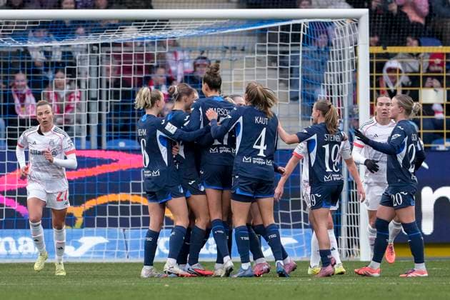 Players of TSG 1899 Hoffenheim, cheer about the goal to 1 0, jubilation, goal celebration, celebrate the goal, goal, celebration, cheers about the goal, rejoice, joy, rejoices, optimistic, positive, game scene, highlight, Action, Action, 23 11 2025, Sinsheim Hoffenheim Germany , Soccer, Google Pixel Women Bundesliga, TSG 1899 Hoffenheim FC Bayern Munich, DFB DFL REGULATIONS PROHIBIT ANY USE OF PHOTOGRAPHS AS IMAGE SEQUENCES AND OR QUASI VIDEO xozx