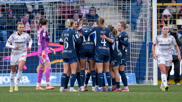 Players of TSG 1899 Hoffenheim, cheer about the goal to 1 0, jubilation, goal celebration, celebrate the goal, goal, celebration, cheers about the goal, rejoice, joy, rejoices, optimistic, positive, game scene, highlight, Action, Action, 23 11 2025, Sinsheim Hoffenheim Germany , Soccer, Google Pixel Women Bundesliga, TSG 1899 Hoffenheim FC Bayern Munich, DFB DFL REGULATIONS PROHIBIT ANY USE OF PHOTOGRAPHS AS IMAGE SEQUENCES AND OR QUASI VIDEO xozx