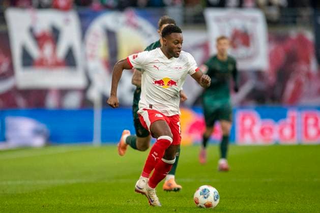 GER, Leipzig, Football, DFL Bundesliga, Matchday 11, RB Leipzig vs Werder Bremen in picture v l Ridle Baku RB Leipzig 17 , 23 11 2025, Red Bull Arena Leipzig DFL DFB REGULATIONS PROHIBIT ANY USE OF PHOTOGRAPHS AS IMAGE SEQUENCES AND OR QUASI VIDEO, Copyright: HMBxMedia PaulxFritz