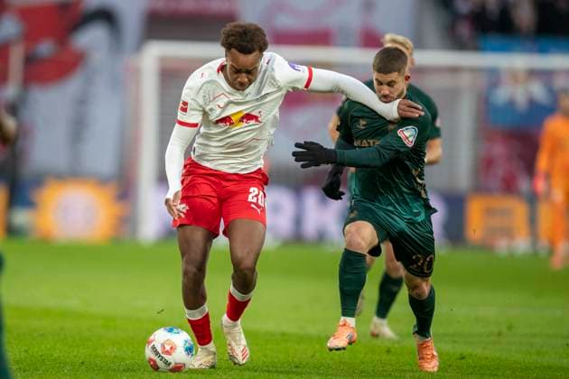 GER, Leipzig, Football, DFL Bundesliga, Matchday 11, RB Leipzig vs Werder Bremen pictured from l Assan Ouedraogo RB Leipzig 20 , Romano Schmid Werder Bremen 20 , duel, 23 11 2025, Red Bull Arena Leipzig DFL DFB REGULATIONS PROHIBIT ANY USE OF PHOTOGRAPHS AS IMAGE SEQUENCES AND OR QUASI VIDEO, Copyright: HMBxMedia PaulxFritz