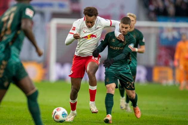 GER, Leipzig, Football, DFL Bundesliga, Matchday 11, RB Leipzig vs Werder Bremen pictured from l Assan Ouedraogo RB Leipzig 20 , Romano Schmid Werder Bremen 20 , duel 23 11 2025, Red Bull Arena Leipzig DFL DFB REGULATIONS PROHIBIT ANY USE OF PHOTOGRAPHS AS IMAGE SEQUENCES AND OR QUASI VIDEO, Copyright: HMBxMedia PaulxFritz