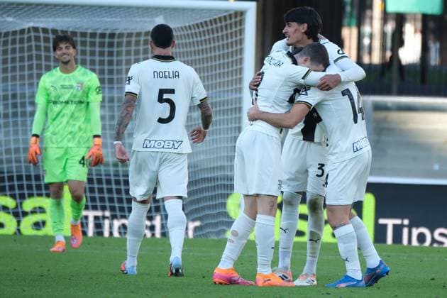 CALCIO - Serie A - Hellas Verona FC vs Parma Calcio Parma Calcio 1913 celebrates the victory of the soccer match between Hellas Verona FC and Parma Calcio, MD12 of Serie A Enilive Italian soccer championship 2025 2026 at Marcantonio Bentegodi Stadium on November 23, 2025, Verona, Italy. Verona Italy  Copyright: xIPAxSport ABACAx