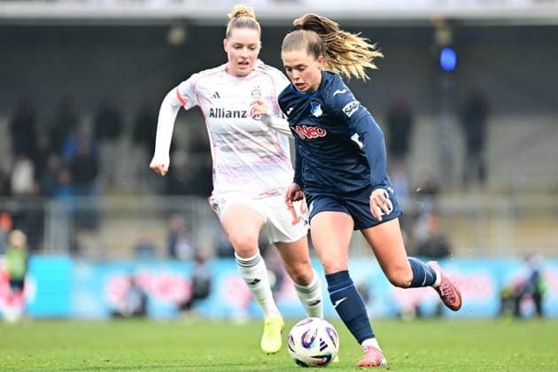 Alara Sehitler 14 FC Bayern Munich in a duel with Valesca Ampoorter 18 TSG Hoffenheim Women for the ball Duel for the ball Copyright: xspeedshotx