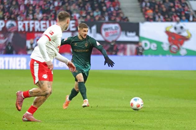 1 Soccer Bundesliga RB Leipzig vs Werder Bremen, 23 11 2025 LEIPZIG, GERMANY NOVEMBER 23 Romano Schmid 20, Werder Bremen during the Bundesliga match between RB Leipzig vs Werder Bremen at Red Bull Arena on matchday 11 of Bundesliga 1 on November 23, 2025 in Leipzig, Germany DFL REGULATIONS PROHIBIT ANY USE OF PHOTOGRAPHS AS IMAGE SEQUENCES AND OR QUASI VIDEO Copyright: xBEAUTIFULxSPORTS JanxKaeferx