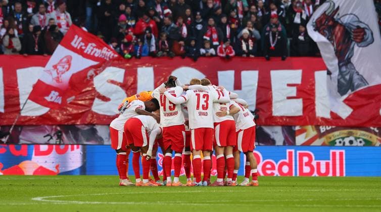 RB Leipzig Bremen Bundesliga Leipzig, 23 11 2025, Red Bull Arena, Football, Bundesliga, Matchday 11 , RB Leipzig vs SV Werder Bremen , In the picture RB Leipzig players circle , Picture Point