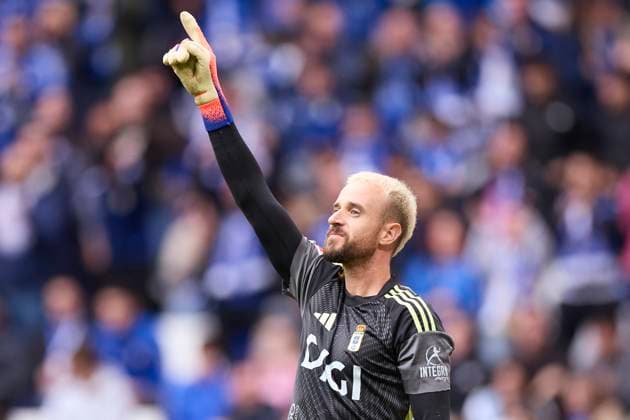 Real Oviedo v Rayo Vallecano - LaLiga EA Sports Aaron Escandell of Real Oviedo reacts during the LaLiga EA Sports match between Real Oviedo and Rayo Vallecano at Carlos Tartiere on November 23, 2025, in Oviedo, Spain. Oviedo Carlos Tartiere Asturias Spain RL_ROVvRAYV_000128 Copyright: xRicardoxLarreinax