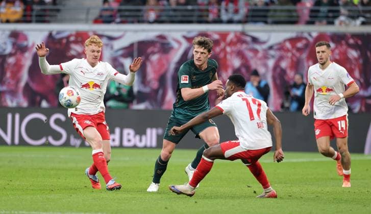 Nicolas Seiwald, Jens Stage, Ridle Baku duel Match scene Action Sport Football Soccer DFL Bundesliga Men 11 Matchday Season 2025 2026 23 11 2025 RasenBallsport RB Leipzig RBL vs SV Werder Bremen SVW at RedBull Arena DFL regulations prohibit any use of photographs as image sequences and or quasi video