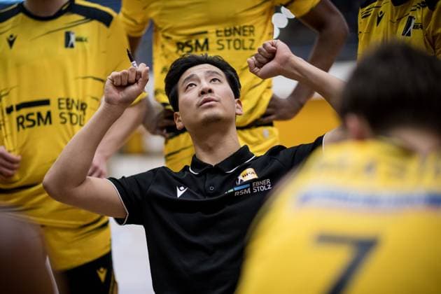 Kheeryoung Rhee Porsche BBA, Head Coach Timeout, Speech to the team GER, Porsche BBA Ludwigsburg CATL Basketball Loewen Erfurt, 2 Barmer Basketball Bundesliga, ProB Sued, Season 2025 2026, 23 11 2025 GER, Porsche BBA Ludwigsburg CATL Basketball Loewen Erfurt, 2 Barmer Basketball Bundesliga, ProB Sued, Season 2025 2026, 23 11 2025 Ludwigsburg Copyright: xSandyxDinkelackerx EP_EER