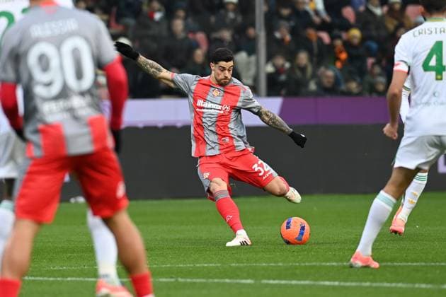 November 23, 2025, Cremona, Italy: Cremonese s Payero Martin in action during the Italian soccer Serie A soccer match between Us Cremonese and AS Roma at the Giovanni Zini stadium in Cremona, Italy, 23 November 2025. ANSA Gianluca Ricci Serie A - Cremonese Vs Roma  - ZUMAa110 20251123_zaf_a110_023 Copyright: xRiccixGianlucax