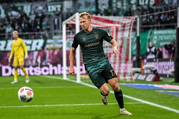 Soccer I Men I Season 2025 2026 I Bundesliga I 11 Matchday I RB Leipzig SV Werder Bremen I 23 11 2025 Marco Grüll 17, SV Werder Bremen with ball Crop, close-up, portrait, portrait, single photo, single image, body Leipzig Red Bull Arena Saxony Germany Copyright: xLobeca InesxHähnelx