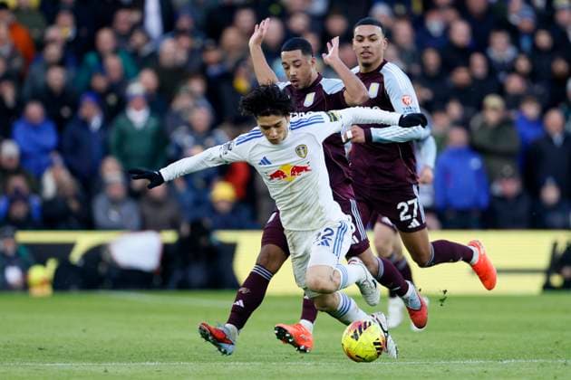 Leeds United v Aston Villa - Premier League Ao Tanaka of Leeds United and Youri Tielemans of Aston Villa challenge during the Premier League match between Leeds United and Aston Villa at Elland Road on November 23, 2025 in Leeds, England. Leeds Elland Road England United Kingdom Copyright: xRichardxSellers Sportsphoto APLx 14142420