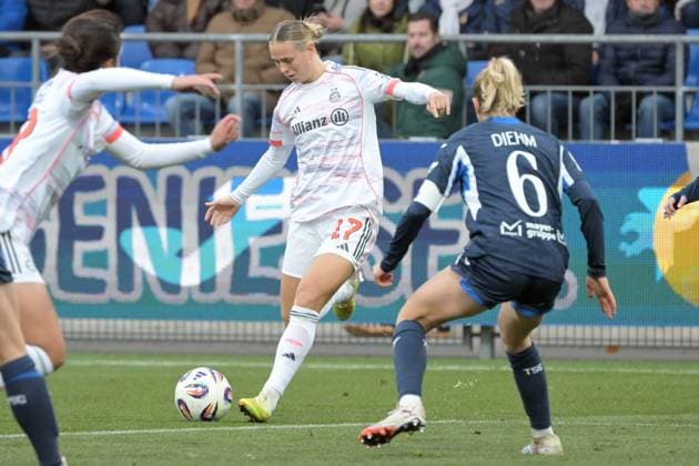 Klara Buehl FC Bayern Muenchen, 17 GER, TSG 1899 Hoffenheim vs FC Bayern Muenchen , Football, Google Pixel Frauen Bundesliga, Saison 2025 2026, 23 11 2025 DFB DFL regulations prohibit any use of photographs as image sequences and or quasi video GER, TSG 1899 Hoffenheim vs FC Bayern Muenchen , Football, Google Pixel Frauen Bundesliga, Saison 2025 2026, 23 11 2025 Hoffenheim Copyright: xEibner-Pressefoto TobiasxBaurx EP_TBR