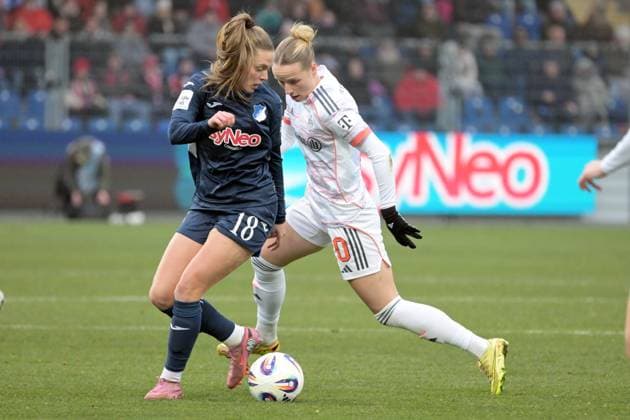 Valesca Ampoorter TSG 1899 Hoffenheim, 18 in duel with Franziska Kett FC Bayern Muenchen, 20 GER, TSG 1899 Hoffenheim vs FC Bayern Muenchen , Football, Google Pixel Frauen Bundesliga, Saison 2025 2026, 23 11 2025 DFB DFL regulations prohibit any use of photographs as image sequences and or quasi video GER, TSG 1899 Hoffenheim vs FC Bayern Muenchen , Football, Google Pixel Frauen Bundesliga, Saison 2025 2026, 23 11 2025 Hoffenheim Copyright: xEibner-Pressefoto TobiasxBaurx EP_TBR
