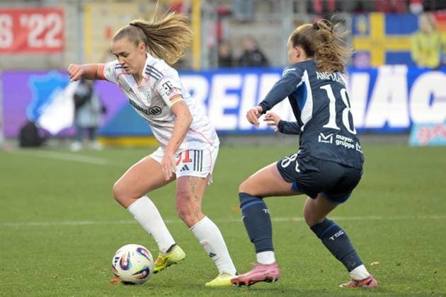 Georgia Stanway FC Bayern Muenchen, 31 in duel with Valesca Ampoorter TSG 1899 Hoffenheim, 18 GER, TSG 1899 Hoffenheim vs FC Bayern Muenchen , Football, Google Pixel Frauen Bundesliga, Saison 2025 2026, 23 11 2025 DFB DFL regulations prohibit any use of photographs as image sequences and or quasi video GER, TSG 1899 Hoffenheim vs FC Bayern Muenchen , Football, Google Pixel Frauen Bundesliga, Saison 2025 2026, 23 11 2025 Hoffenheim Copyright: xEibner-Pressefoto TobiasxBaurx EP_TBR
