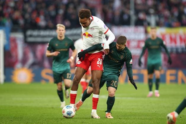23 11 2025, xtgx, Soccer 1 Bundesliga RB Leipzig SV Werder Bremen emspor, v l Assan Ouedraogo Leipzig, 20 , Romano Schmid Bremen, 20 duel, duel, fight, tackle DFL DFB REGULATIONS PROHIBIT ANY USE OF PHOTOGRAPHS as IMAGE SEQUENCES and or QUASI VIDEO Leipzig