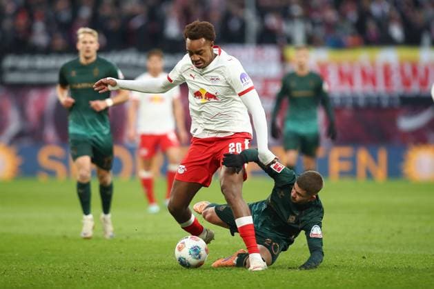 23 11 2025, xtgx, Soccer 1 Bundesliga RB Leipzig SV Werder Bremen emspor, v l Assan Ouedraogo Leipzig, 20 , Romano Schmid Bremen, 20 duel, duel, fight, tackle DFL DFB REGULATIONS PROHIBIT ANY USE OF PHOTOGRAPHS as IMAGE SEQUENCES and or QUASI VIDEO Leipzig