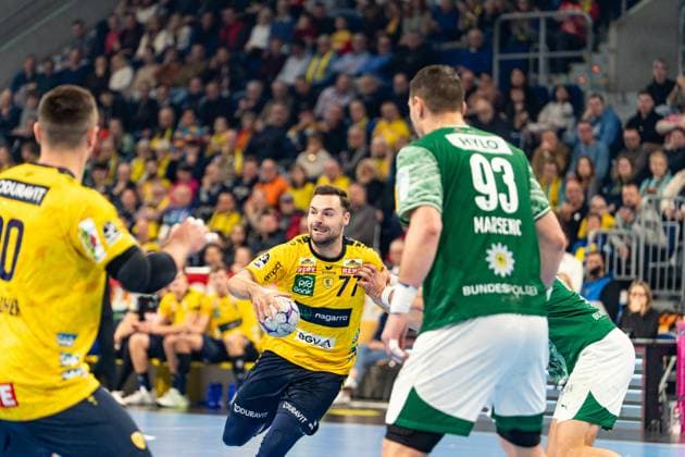 23 11 2025, xdaymx, Handball Daikin HBL, Rhein Neckar Loewen Füchse Berlin vl Jannik Kohlbacher RNL , Dani Baijens RNL , Mijajlo Marsenic Füchse DFL DFB REGULATIONS PROHIBIT ANY USE OF PHOTOGRAPHS as IMAGE SEQUENCES and or QUASI VIDEO Mannheim