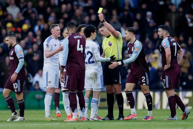 Leeds United v Aston Villa - Premier League Ao Tanaka of Leeds United is shown a Yellow card and booked by referee Robert Jones during the Premier League match between Leeds United and Aston Villa at Elland Road on November 23, 2025 in Leeds, England. Leeds Elland Road England United Kingdom Copyright: xRichardxSellers Sportsphoto APLx 14142423
